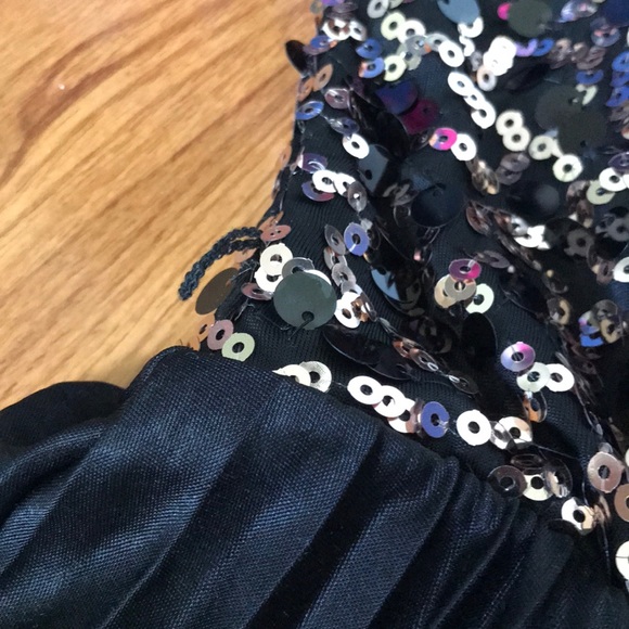 Black/Gold sequin pleated strapless dress - Picture 5 of 5